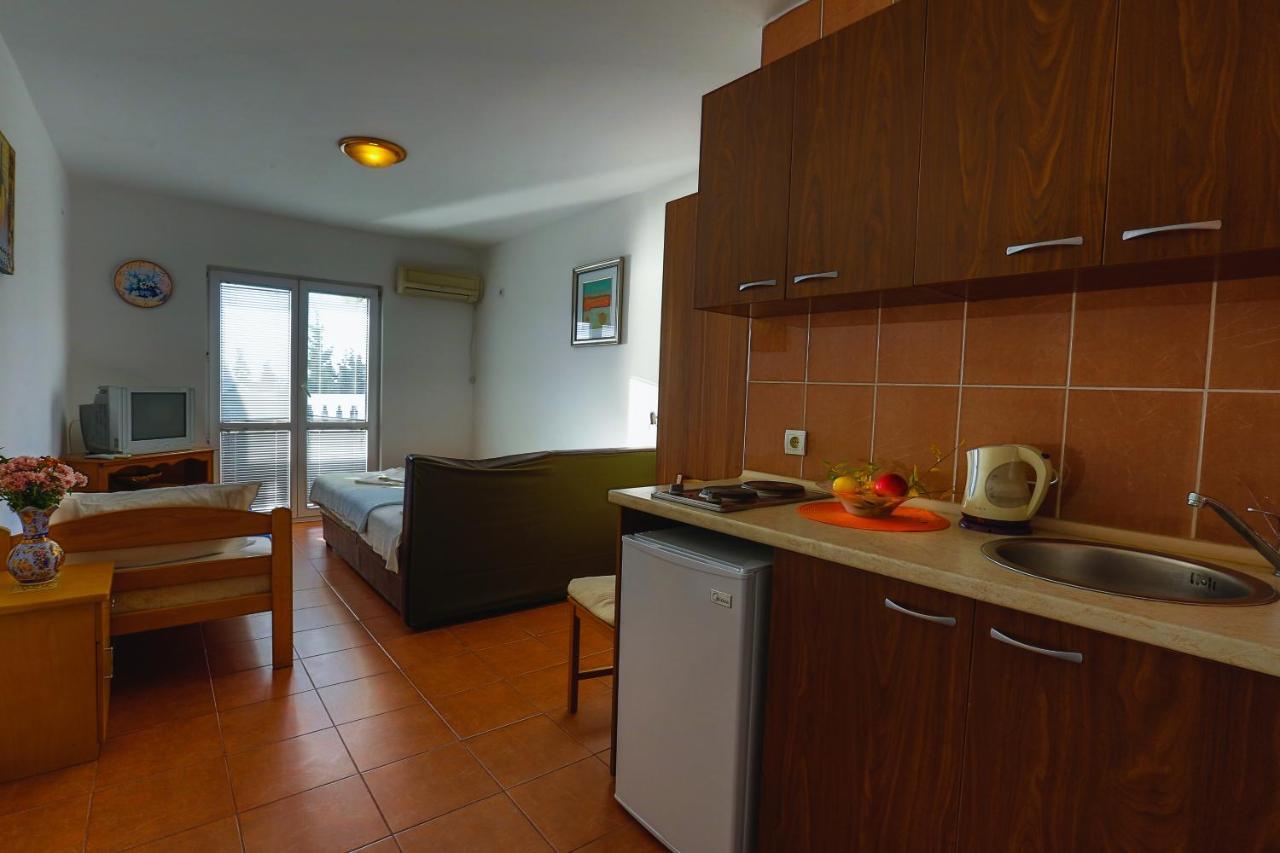 Guest House Perovic Sutomore Ngoại thất bức ảnh